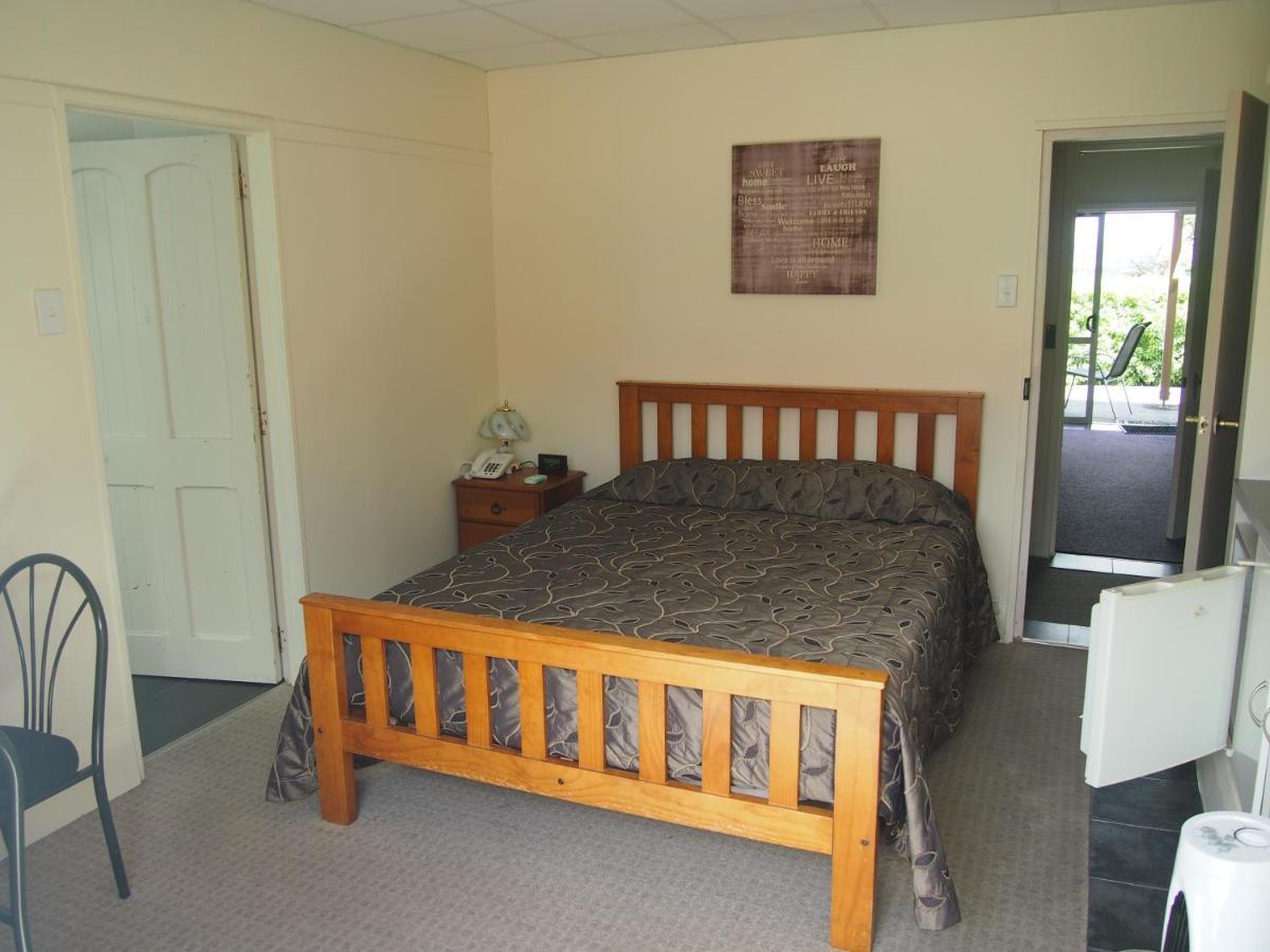 Manor Views Nz Hotel Huntly Buitenkant foto