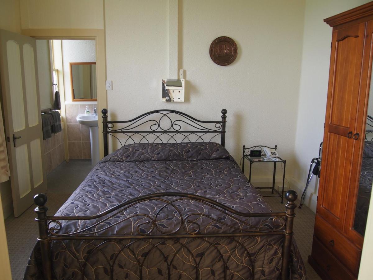Manor Views Nz Hotel Huntly Buitenkant foto